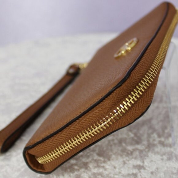 Michael Kors Pebbled Leather Bucket Bag & Jet Set Continental Wallet Set – Acorn - Picture 13 of 13